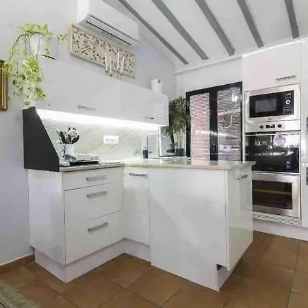Preciosa Casa En Vilajoyosa Con Vistas Al Mar En Casas Colgantes Del Casco Antiguo *